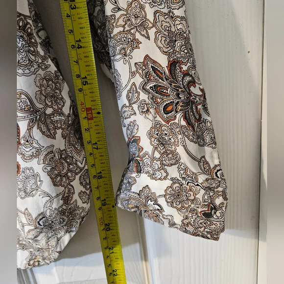 FRAME '70s Ruffle Silk Top in Off White Multi - Picture 5 of 9